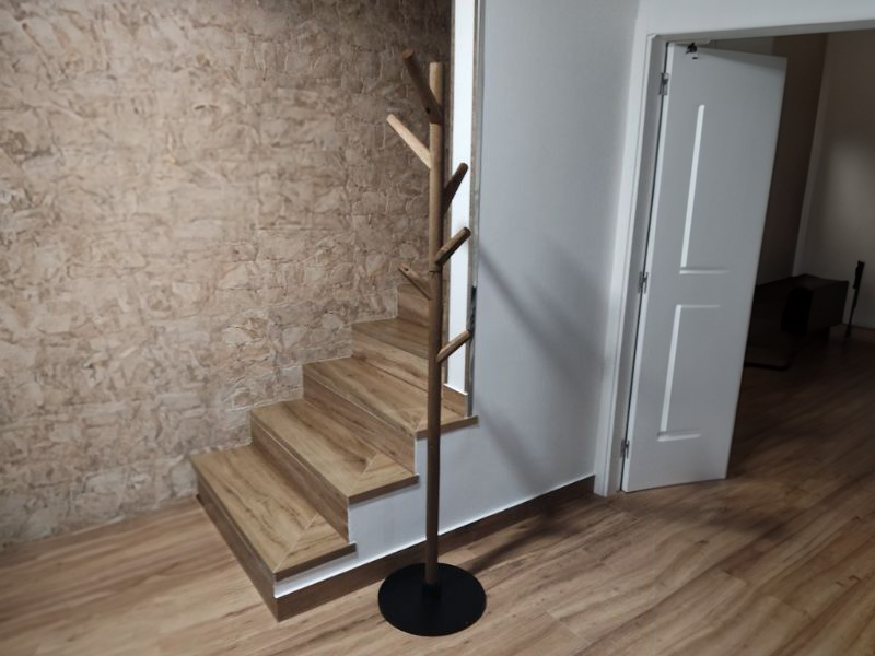 Foto de cliente de Perchero De Pie Wild 7 Colgadores Color Marrón 178 cm