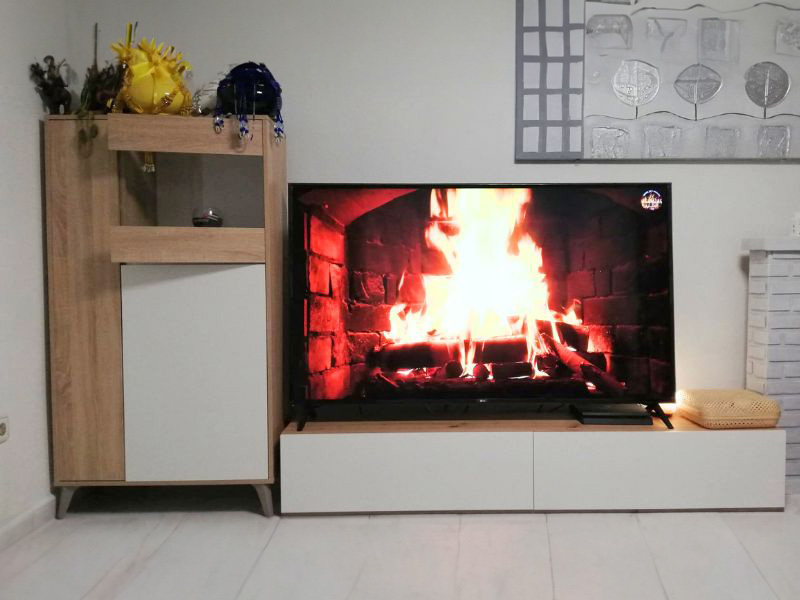 Foto de cliente de Vitrina Kikua Plus color roble y blanco salón 77x142 cm