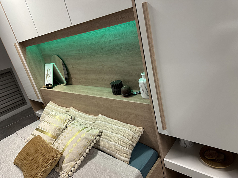 Foto de cliente de Cabecero De Cama Puente John en color roble Brooklyn y blanco Shiny 266 cm