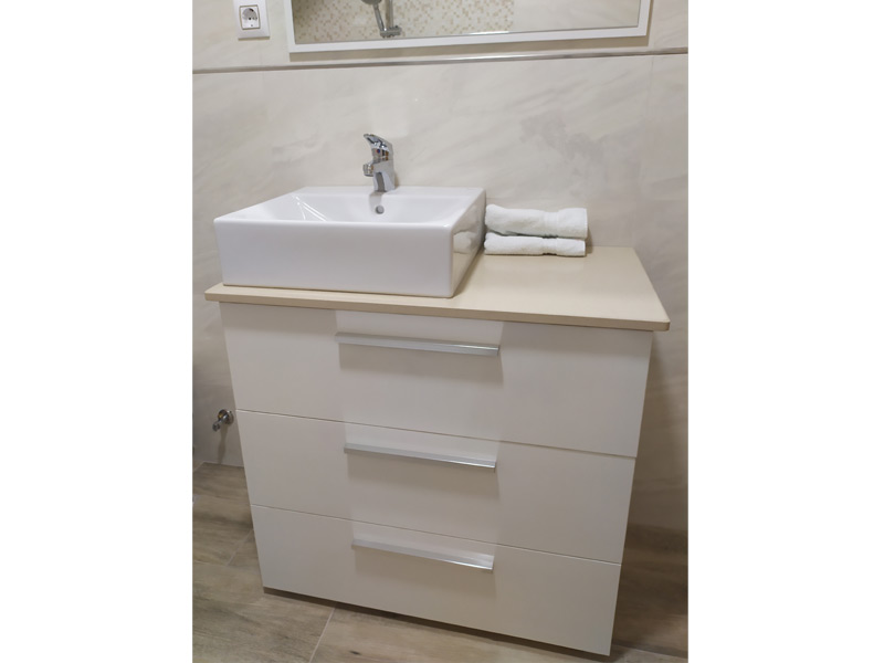 Foto de cliente de Mueble de Baño con Patas y Espejo Blanco Brillo Taria 86x80 (Lavabo Opcional)