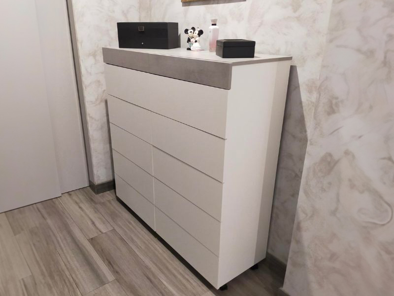 Foto de cliente de Cómoda De Dormitorio Industrial Con 5 Cajones Color Blanco Artik y Gris Cemento 61x118 cm