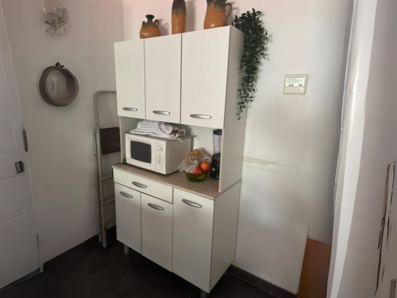 Foto de cliente de Armario aparador blanco cocina 6 puertas. Blanco y roble 101x185 cm
