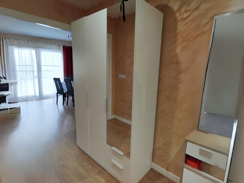Foto de cliente de Armario Moderno Ghost 3 Puertas y 2 Cajones Con Espejo Blanco Mate 203x119 cm