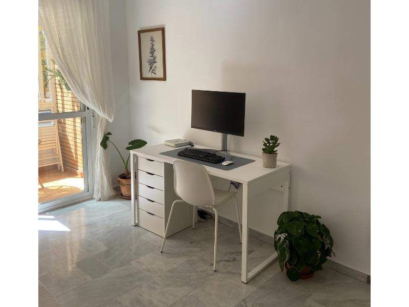 Foto de cliente de Mesa Escritorio Estudio Oficina Color Blanco Nexus Con Puerto USB 135 cm