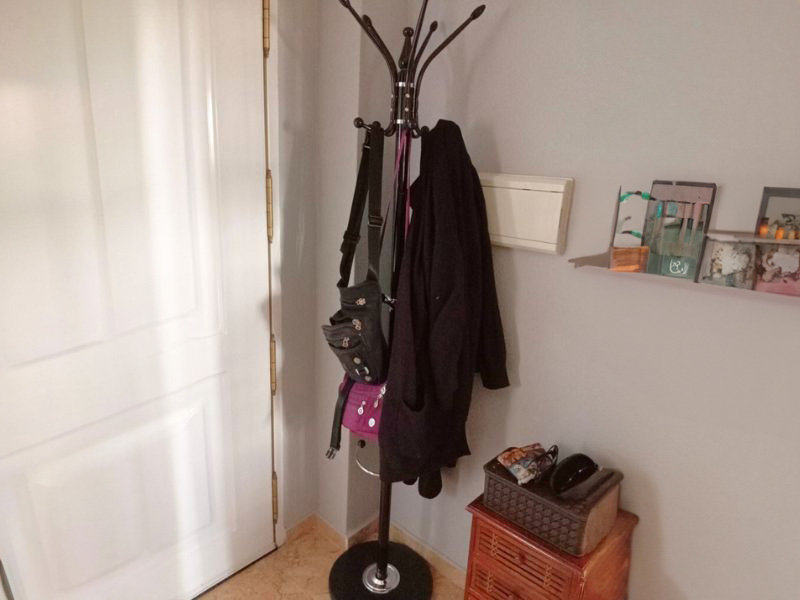 Foto de cliente de Perchero De Pie Paragüero 12 Colgadores Color Negro 182 cm