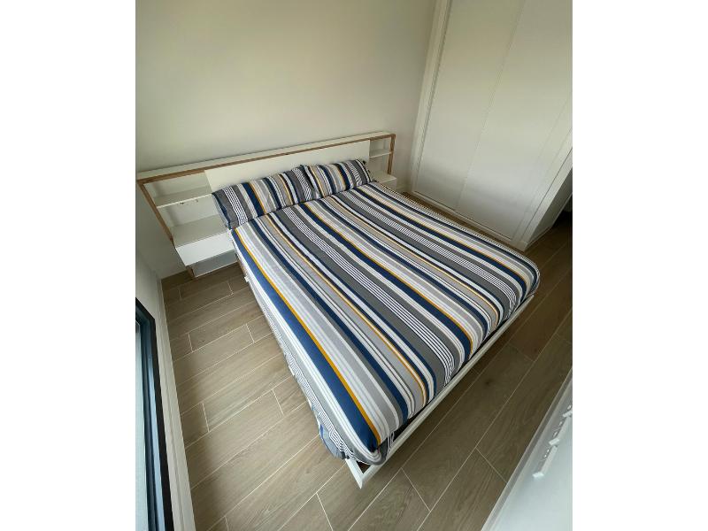 Foto de cliente de Cama De Matrimonio Lampe Color Roble Artesanal Y Blanco 160x200 cm