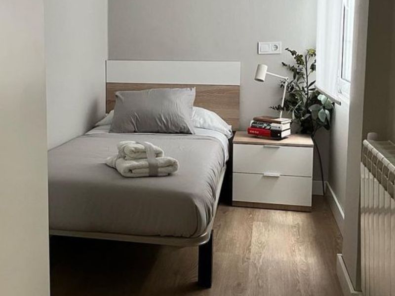 Foto de cliente de Cabecero de cama de 90 con mesita Luca Juvenil Color Blanco y Roble