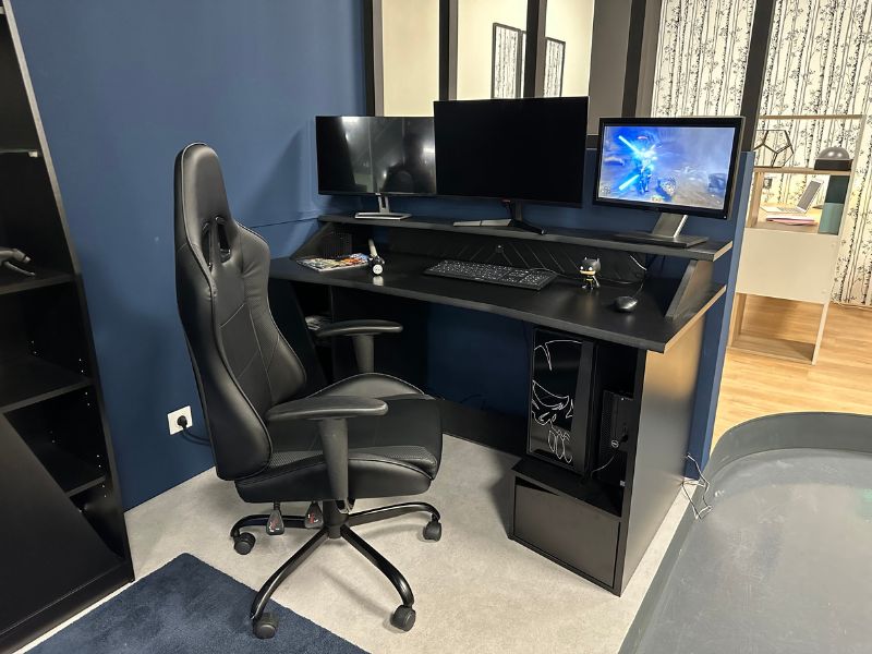 Foto de cliente de Mesa Gaming VENOM Con Led Negro Mate 160 cm
