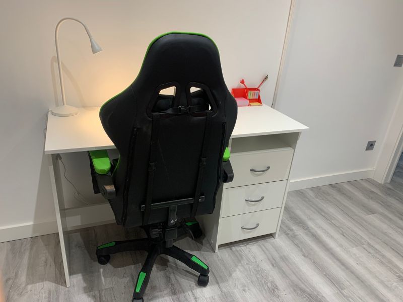 Foto de cliente de Escritorio Aristóteles color blanco mate 3 cajones 1 hueco 123 cm