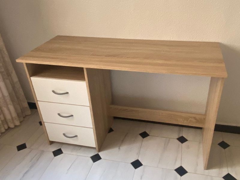 Foto de cliente de Escritorio con cajones blanco y roble Aris 123 cm