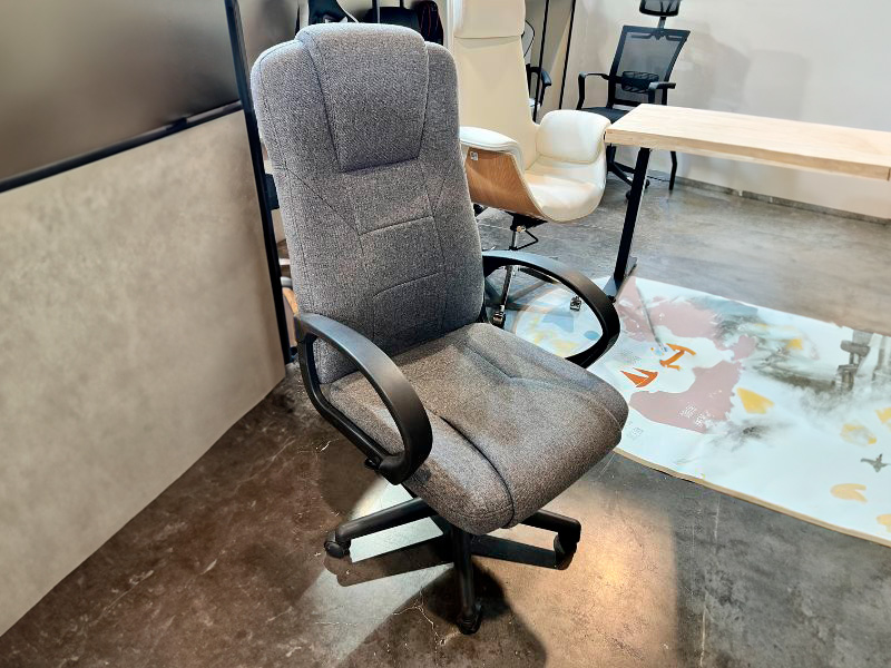 Foto de cliente de Silla Oficina Rager Giratoria Color Gris