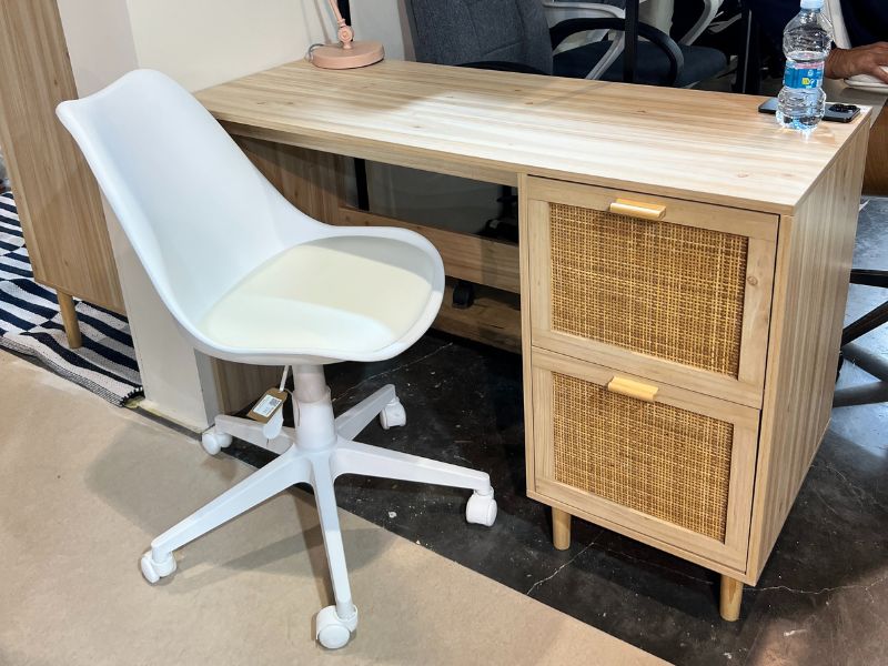 Foto de cliente de Mesa Escritorio Bong Con 2 Cajones Color Pino 120 cm