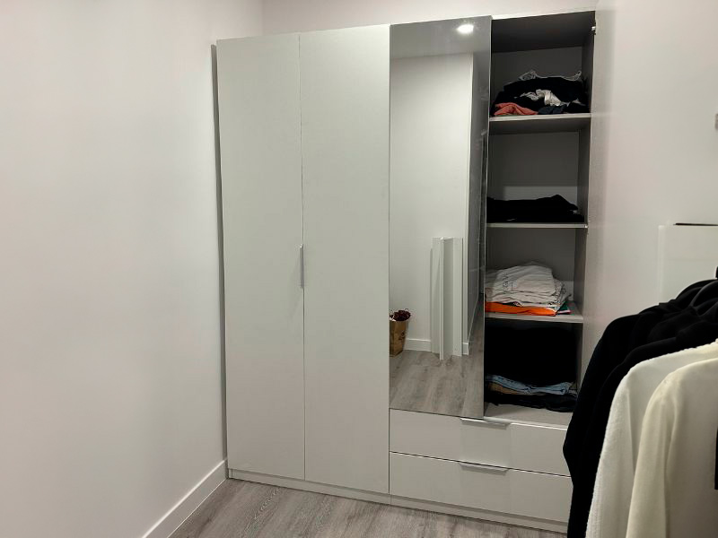 Foto de cliente de Armario Grande Ghost 4 Puertas 2 Cajones Color Blanco Mate Con Espejos 203x157 cm