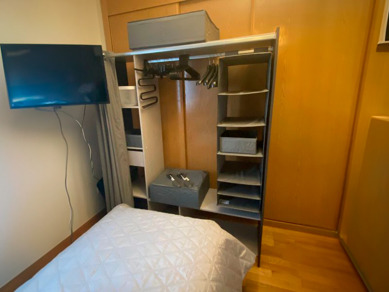 Foto de cliente de Vestidor Montana 1 Cajón y Cortina Roble y Lino 150x183 cm