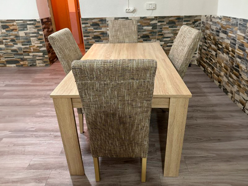 Foto de cliente de Silla Salón Comedor Moderna Color Arena Respaldo Alto Con Estructura De Pino