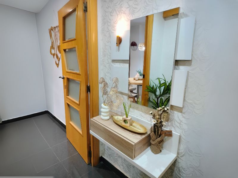 Foto de cliente de Mueble de Entrada Recibidor Moderno Tekkan con Espejo Blanco Y Roble 75 cm