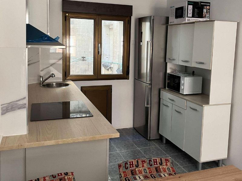 Foto de cliente de Armario aparador blanco cocina 6 puertas. Blanco y roble 101x185 cm
