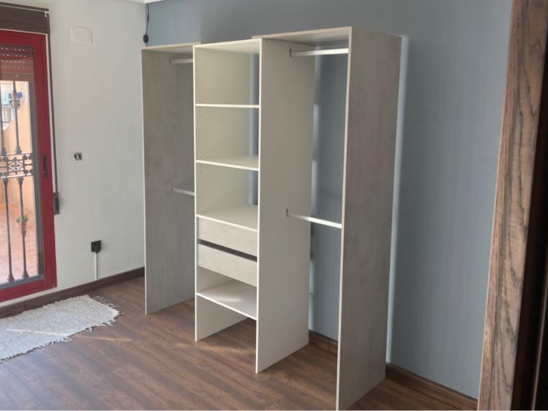 Foto de cliente de Vestidor Dress 4 Barras 2 Cajones Blanco Cemento 179x202 cm