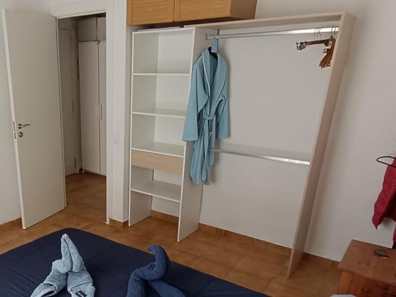Foto de cliente de Vestidor 2 Barras 1 Cajón Roble y Blanco 158x187 cm