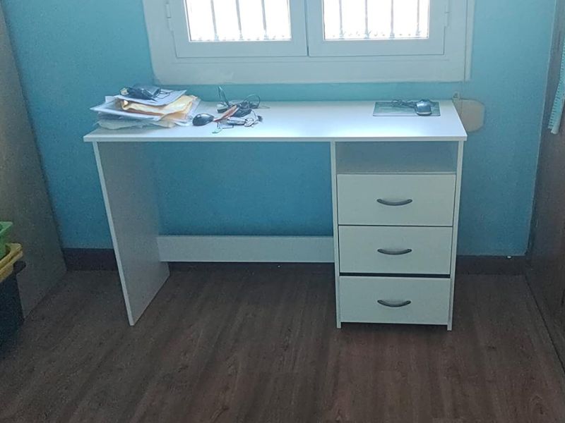 Foto de cliente de Escritorio Aristóteles color blanco mate 3 cajones 1 hueco 123 cm