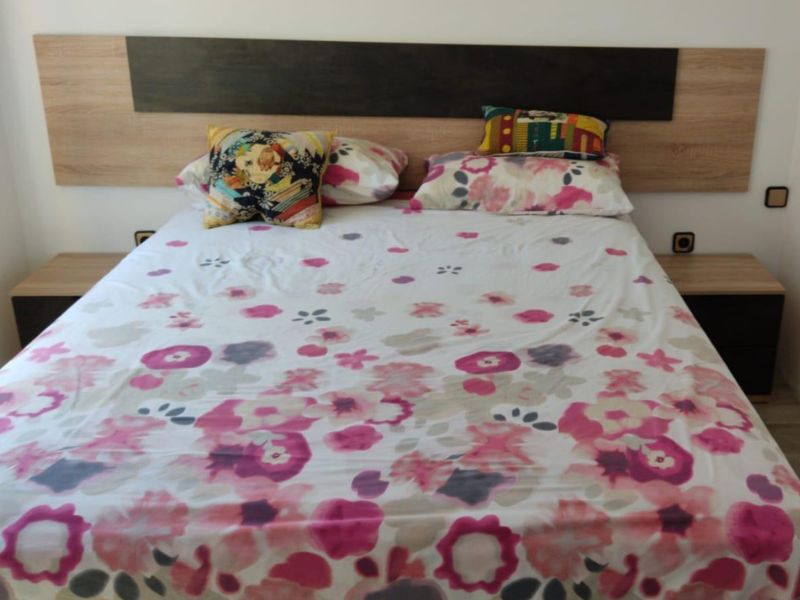 Foto de cliente de Cabecero de Cama con Mesita Andy Óxido 247 cm