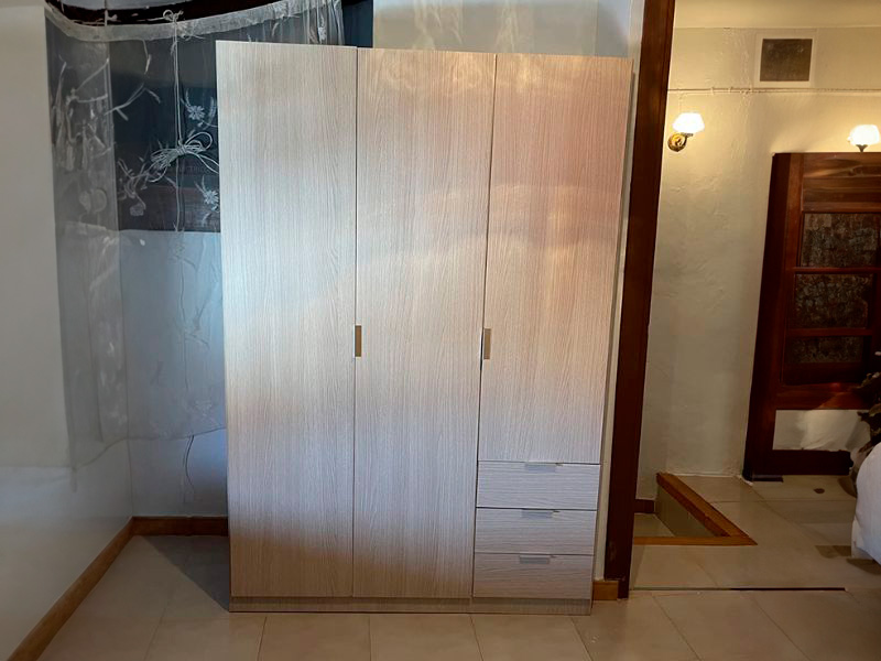 Foto de cliente de Armario 3 puertas 3 cajones roble 121x180 cm