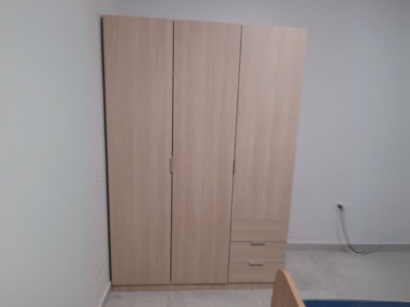 Foto de cliente de Armario 3 puertas 3 cajones roble 121x180 cm