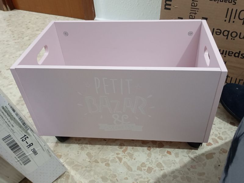 Foto de cliente de Baúl Bazar con Ruedas en Color Rosa 48x29x28 cm