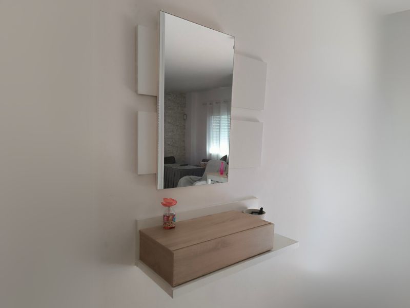 Foto de cliente de Mueble de Entrada Recibidor Moderno Tekkan con Espejo Blanco Y Roble 75 cm