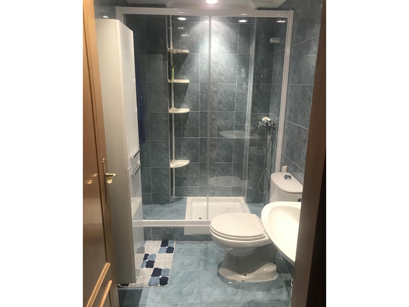 Foto de cliente de Mueble de Baño Blanco Aruba con Columna (Incluye Lavabo y Espejo)