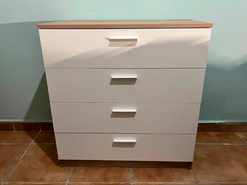 Foto de cliente de Cómoda Dormitorio Tibet 4C Roble Cambrian y Blanco 74x78 cm