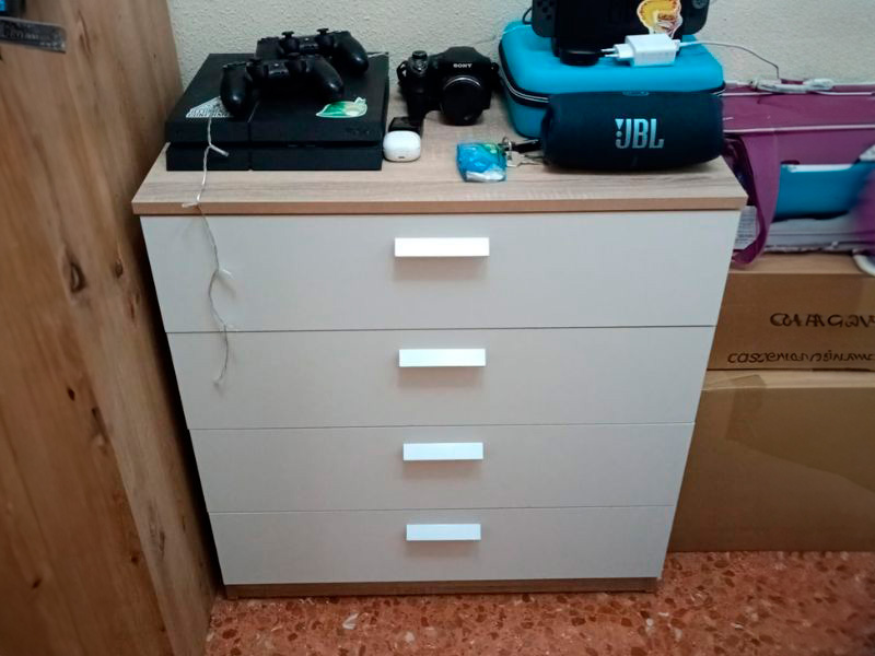 Foto de cliente de Cómoda Dormitorio Tibet 4C Roble Cambrian y Blanco 74x78 cm