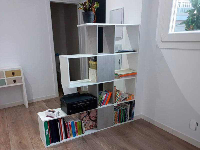 Foto de cliente de Estantería Moderna Diseño Zig Zag Color Gris Cemento Y Blanco 145x145x28 cm