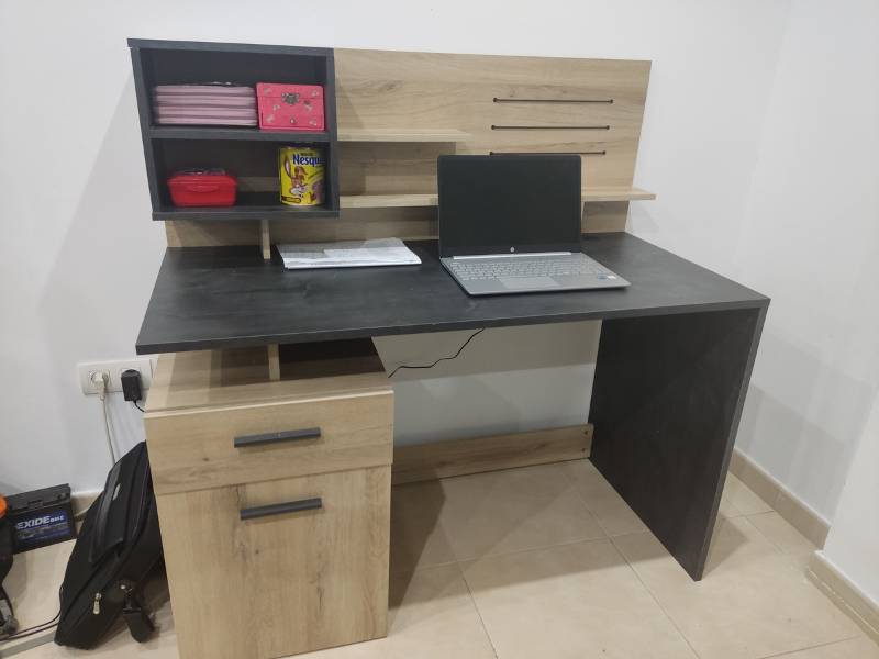 Foto de cliente de Mesa escritorio Malicia kronberg y sidewalk 123 cm