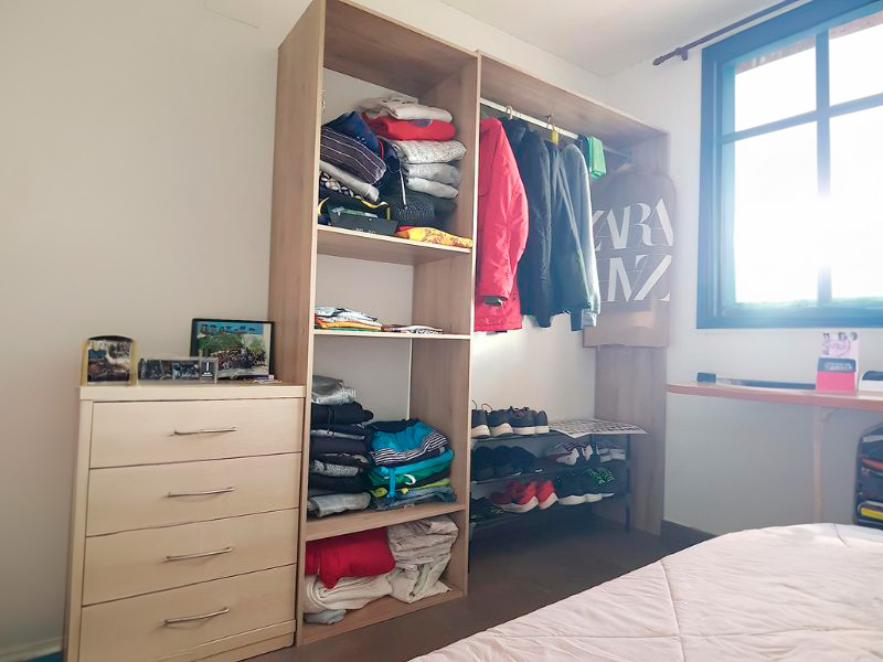 Foto de cliente de Vestidor Abierto Dormitorio Liam Roble Kronberg 123-185x205 cm