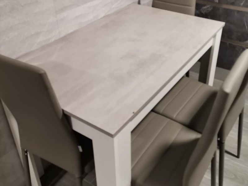 Foto de cliente de Mesa cocina Cloe en Blanco artik y Cemento 78x109x67 cm