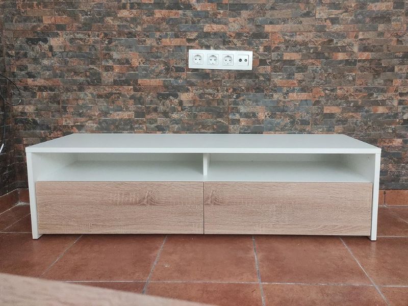 Foto de cliente de Mesa Multimedia TV Color Blanco Artik Y Roble Canadian 130 cm