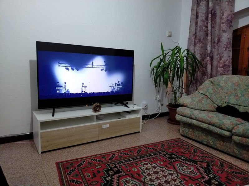 Foto de cliente de Mesa Multimedia TV Color Blanco Artik Y Roble Canadian 130 cm
