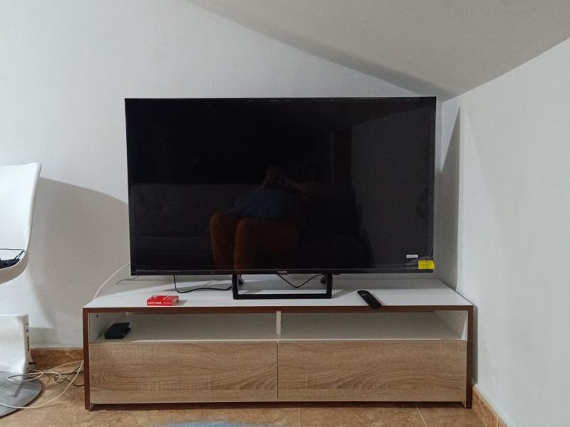 Foto de cliente de Mesa Multimedia TV Color Blanco Artik Y Roble Canadian 130 cm