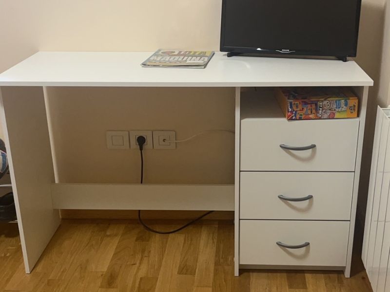 Foto de cliente de Escritorio Aristóteles color blanco mate 3 cajones 1 hueco 123 cm