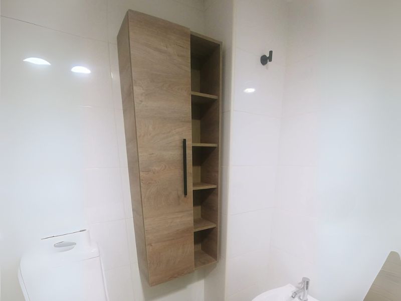 Foto de cliente de Columna de Baño 1P + Estantes Roble 51x135 cm