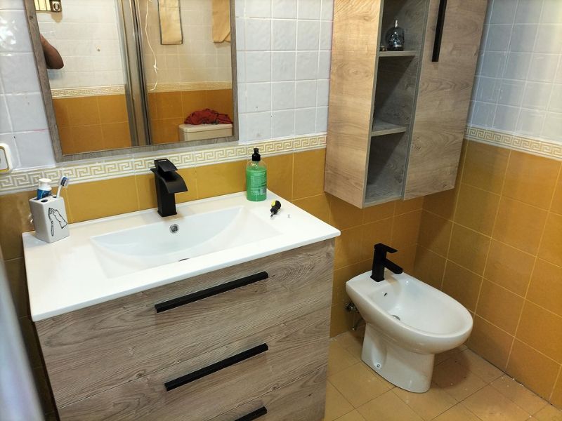 Foto de cliente de Columna de Baño 1P + Estantes Roble 51x135 cm