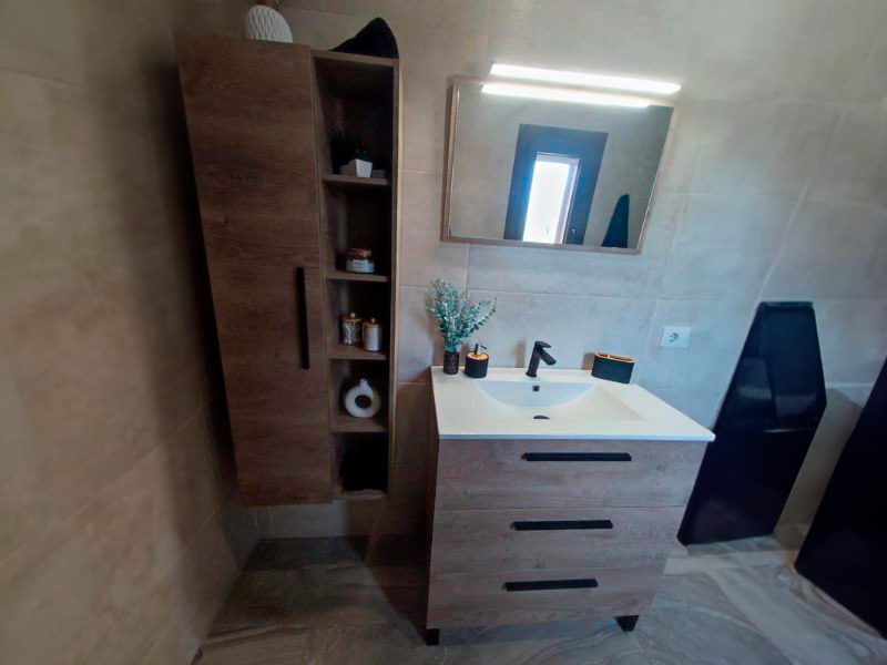 Foto de cliente de Columna de Baño 1P + Estantes Roble 51x135 cm