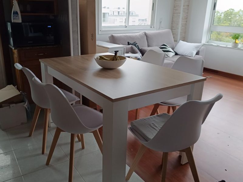 Foto de cliente de Pack Mesa con 4 Sillas Estilo Nórdico Color Blanco y Roble Canadian