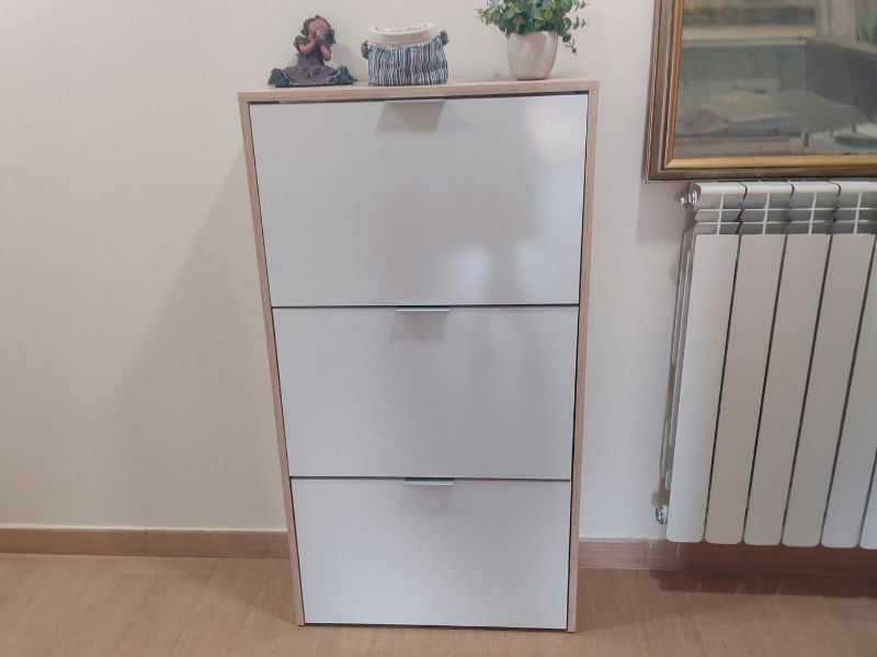 Foto de cliente de Mueble Zapatero Recibidor 3 Puertas Color Roble Y Blanco Brillo 60 cm