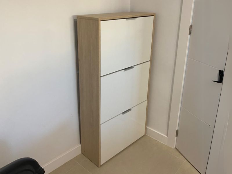 Foto de cliente de Mueble Zapatero Recibidor 3 Puertas Color Roble Y Blanco Brillo 60 cm