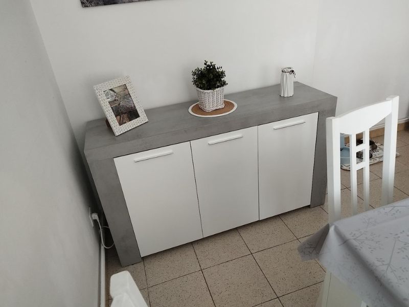 Foto de cliente de Aparador Salón Comedor Estilo Industrial Con 3 Puertas Color Gris Cemento Y Blanco 144 cm