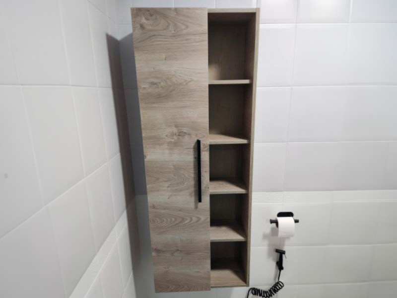 Foto de cliente de Columna de Baño 1P + Estantes Roble 51x135 cm