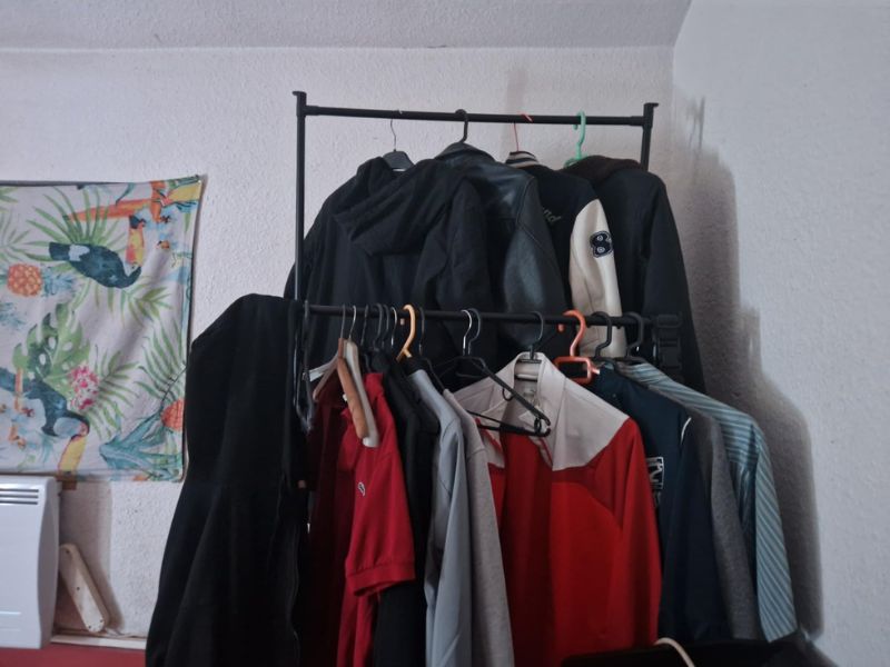 Foto de cliente de Burro De Ropa 2 Barras Extensible Con Ruedas Negro 80x110/135/160x43 cm