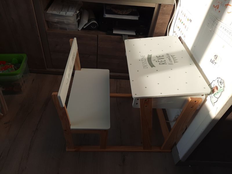 Foto de cliente de Mesa Infantil Pupitre Con Banco Écriture Color Blanco Y Roble Claro 64 cm